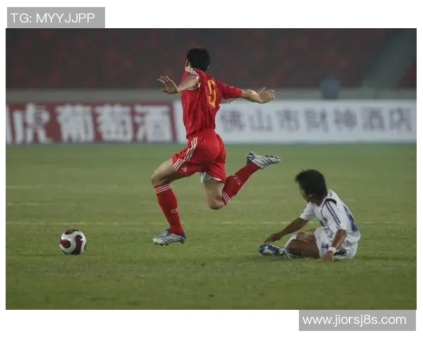 盘点经典瞬间聚焦足球动作球星的力量速度与激情展现