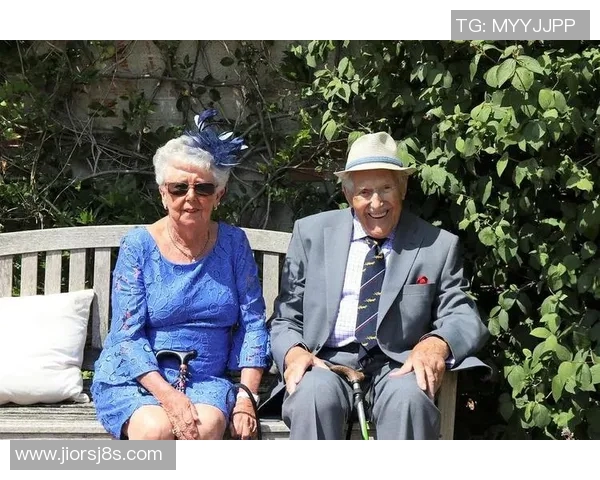 足球巨星携手儿女亮相家庭生活大公开展现温馨与亲情